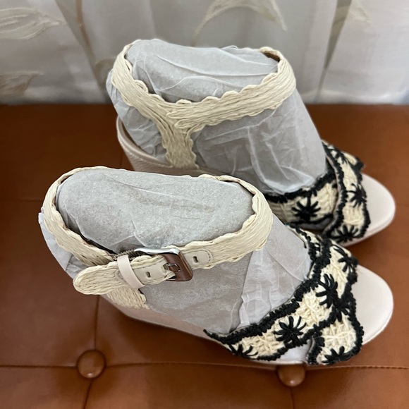 White and black wedges from copper key. Never worn - Picture 7 of 7